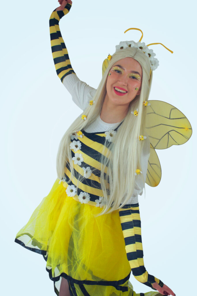 Bitutės personažas vaikų šventėje – linksma animatorė mažiesiems su žaidimais ir šokiais